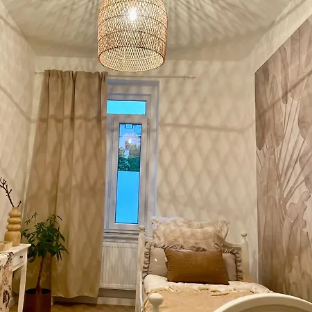 Elster 1, Eg, Neues In Gera, 4 Schlafzimmer, 2 Wcs Und Bad Sowie Terrasse דירה *