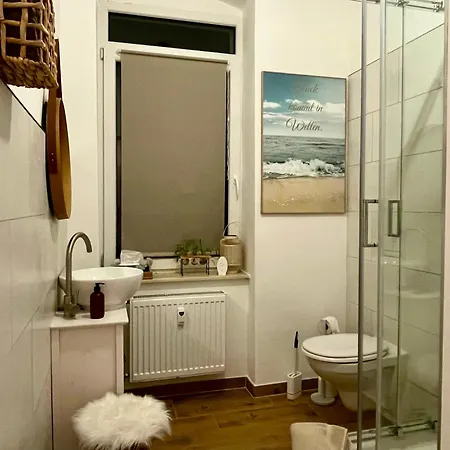 Apartment Neues In Gera, Erdgeschoss, 4 Schlafzimmer, 2 Wcs Und Bad Sowie Terrasse, Quartier1 Gera
