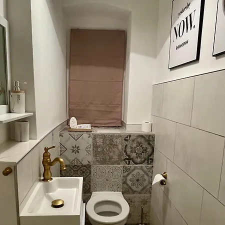 Elster 1, Eg, Neues In Gera, 4 Schlafzimmer, 2 Wcs Und Bad Sowie Terrasse * גרה