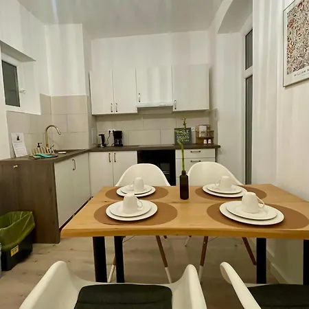 Appartamento Elster 1, Eg, Neues In Gera, 4 Schlafzimmer, 2 Wcs Und Bad Sowie Terrasse