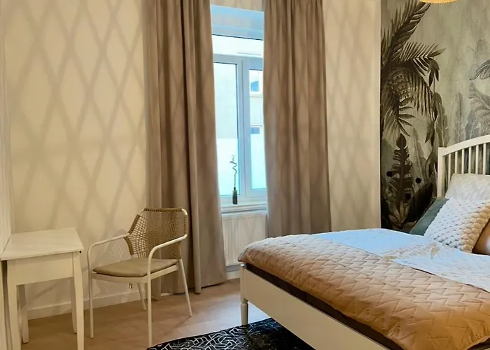 Appartement Elster 1, Eg, Neues In Gera, 4 Schlafzimmer, 2 Wcs Und Bad Sowie Terrasse *