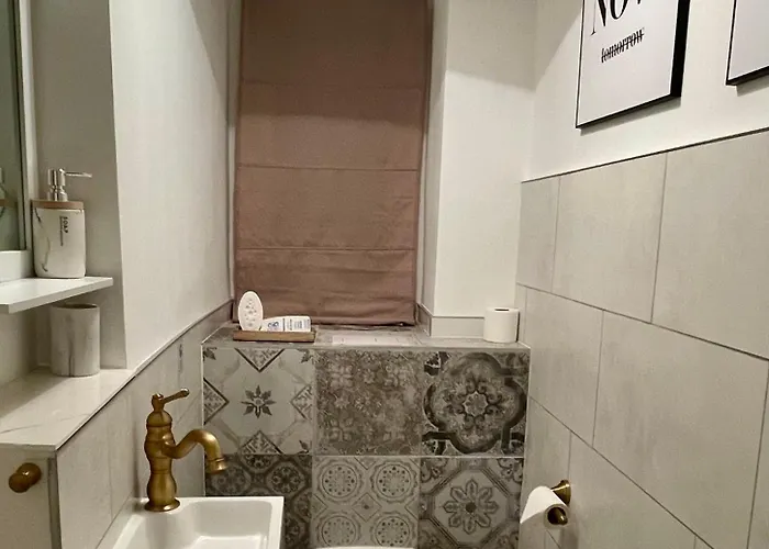 Elster 1, Eg, Neues In Gera, 4 Schlafzimmer, 2 Wcs Und Bad Sowie Terrasse * Gera