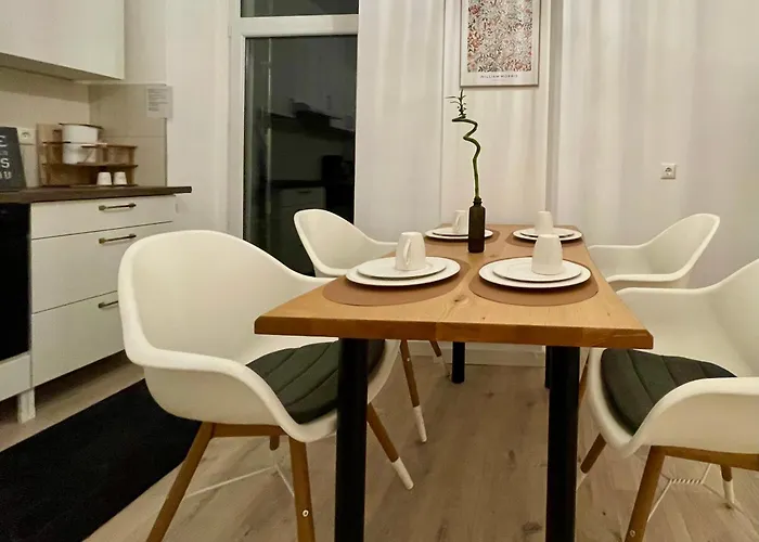 Appartement Elster 1, Eg, Neues In Gera, 4 Schlafzimmer, 2 Wcs Und Bad Sowie Terrasse Gera