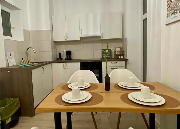 Appartement Elster 1, Eg, Neues In Gera, 4 Schlafzimmer, 2 Wcs Und Bad Sowie Terrasse